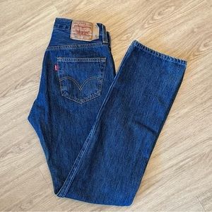levi’s 501 button fly straight fit W33 L36. In excellent used condition.